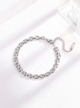 新款欧美跨境镂空钛钢手链女小众设计高级M感冷淡风个性网红潮配