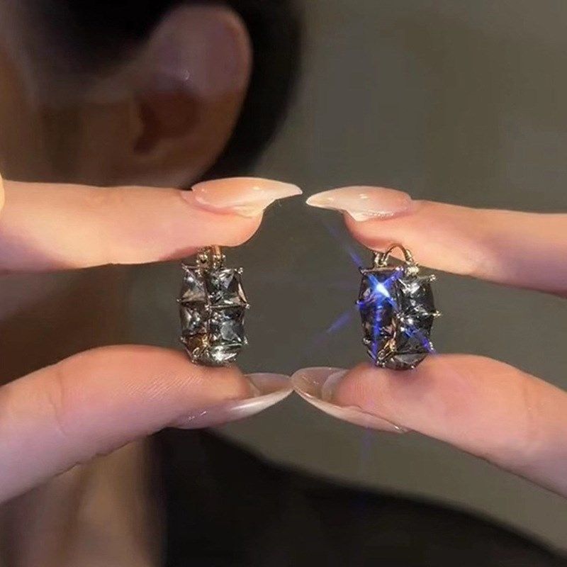 方形锆石耳环女夏季轻奢小众设计高级感气质K时尚耳扣2023年新款