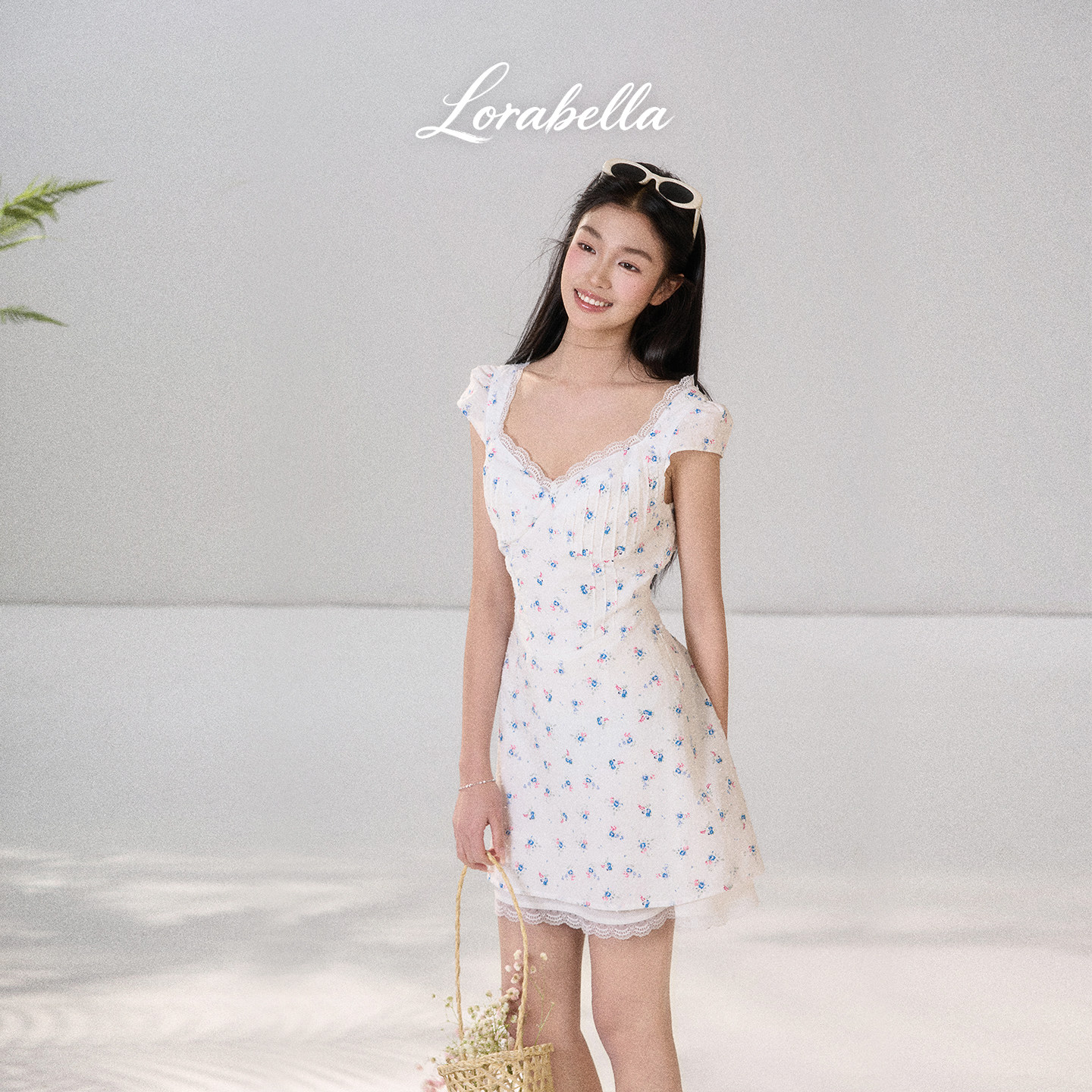 Lora Bella/“白昼青苔”全棉蓝色碎花V领带袖收腰连衣裙春季新款