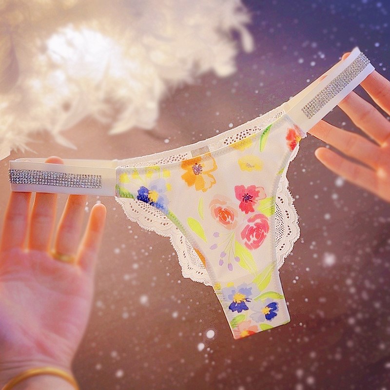 2025新款法式轻奢时尚钻饰性感女士内裤蕾丝网纱中低腰三角裤无痕