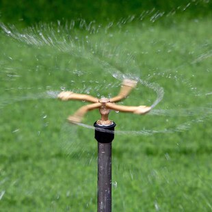 360度旋转喷水器绿化喷灌喷头4分三叉草坪园林雾化自动灌溉洒水