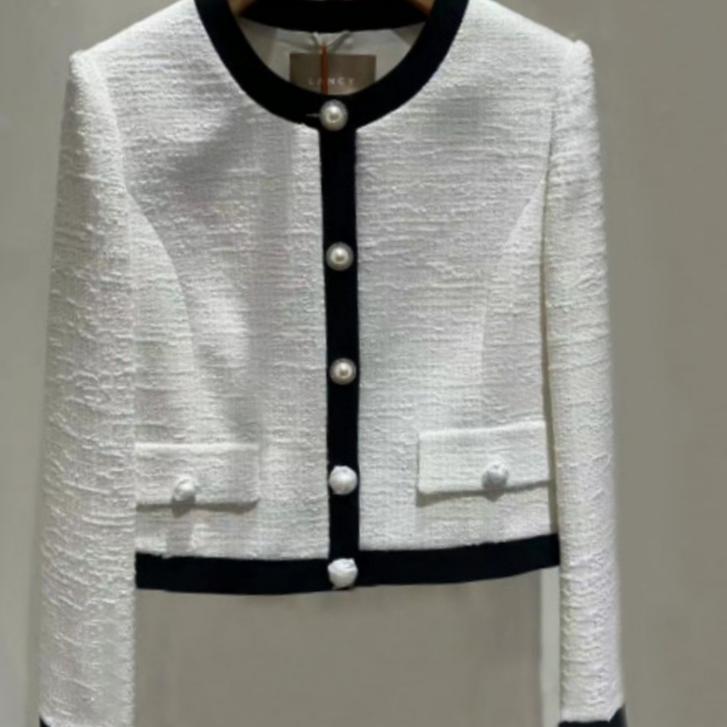 低圆领长袖黑白色撞色小香风短款