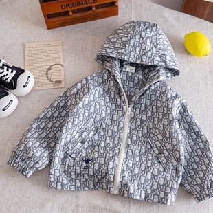 儿童夹克男童2025春秋季小童韩版连帽拉链衫字母宝宝满印外套潮