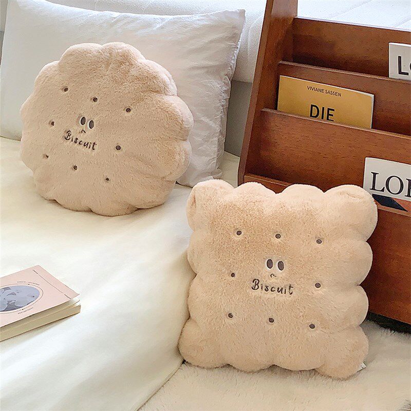 饼干抱枕被子珊瑚毯子两用靠枕办公室午睡枕头黄油饼干抱枕车载用