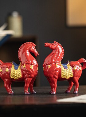 中国红陶瓷唐马摆件创意家居办公室马到成功骏马工艺品装饰礼品