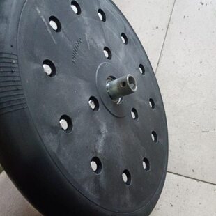 免耕播种机配件镇压轮长轴芯勃农配套330*50毫米孔径16毫米