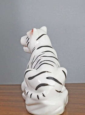 陶瓷生肖老虎摆件马办公室家居装饰桌面客厅电视柜办公桌玄关摆设