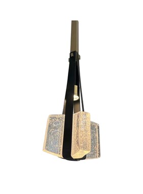 现代轻奢主卧室长辈房床头柜皮革相框时钟眼镜手帐本饰品摆件搭配