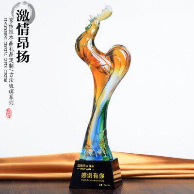 高档金鸡琉璃水晶奖杯定制创意刻字鸡年年会年终公司颁奖礼品制作