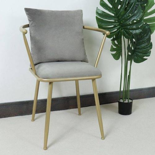 北欧网红铁艺人气轻奢高档送抱枕美甲桌椅沙发椅办公椅商用椅餐椅