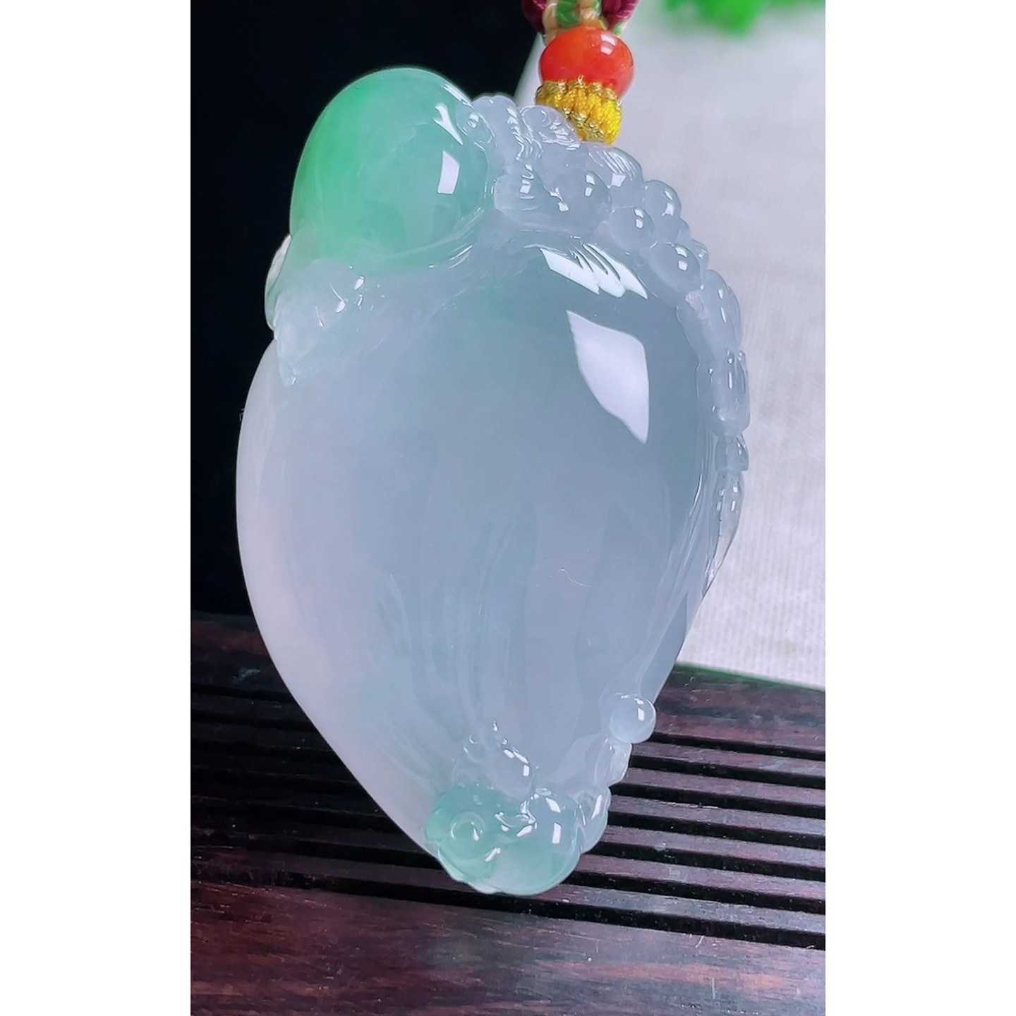 缅甸天然A货玉石翡翠 老坑冰种 手工精雕 紫飘绿寿桃吊坠