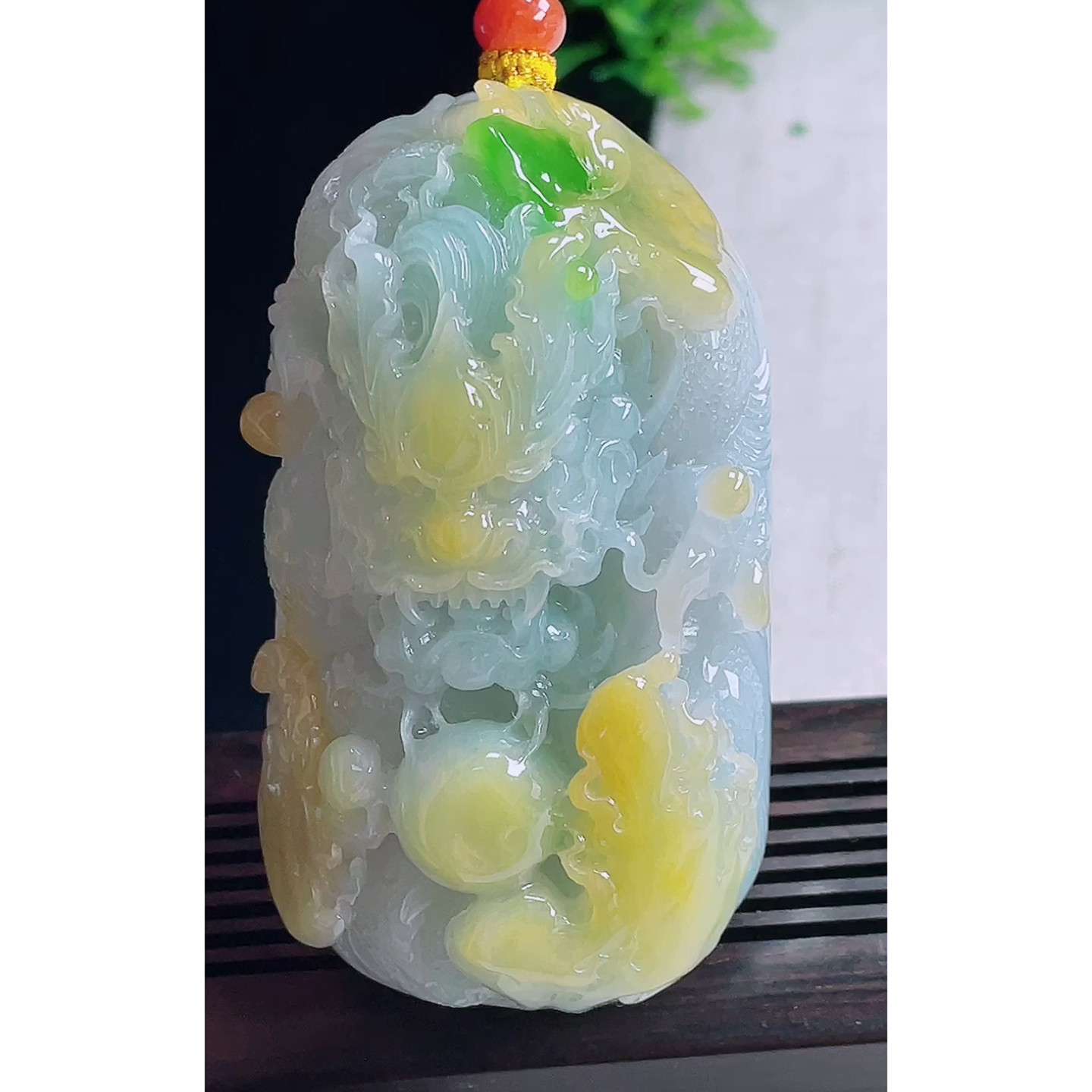缅甸天然A货玉石翡翠 老坑冰种手工精雕黄加绿大龙牌吊坠