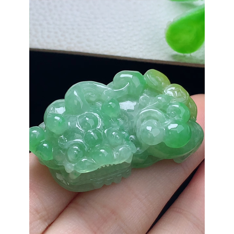 缅甸天然A货玉石翡翠 老坑冰种 手工精雕 黄加绿霸王貔貅吊坠