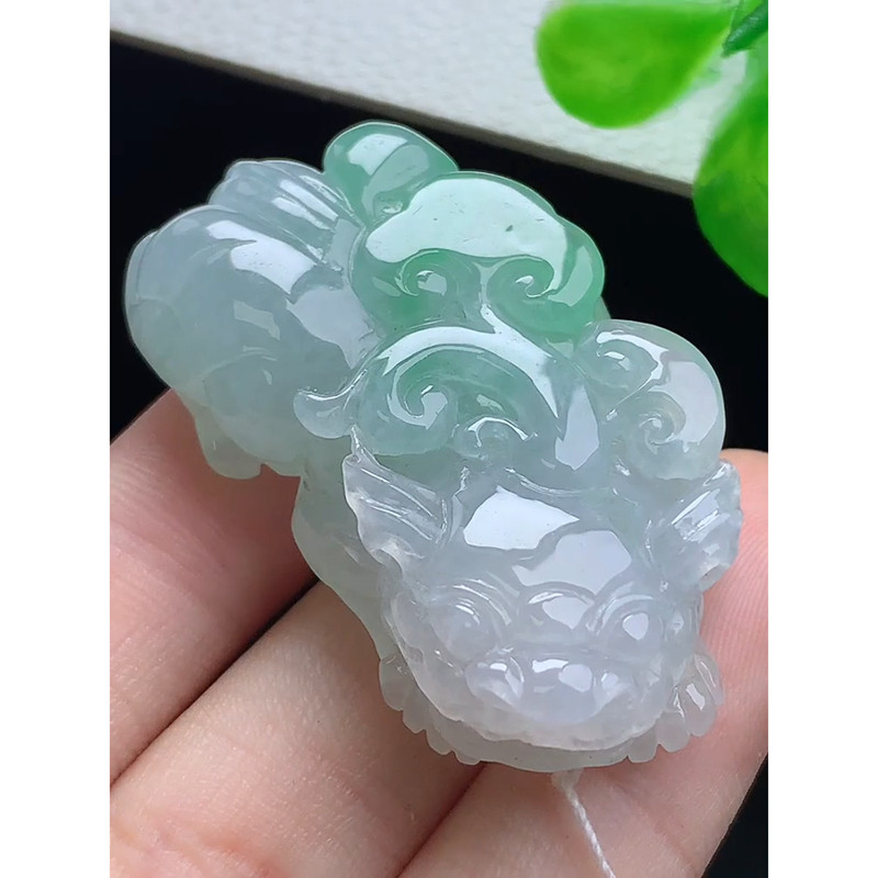 缅甸天然A货玉石翡翠 老坑冰种 手工精雕 飘绿貔貅吊坠