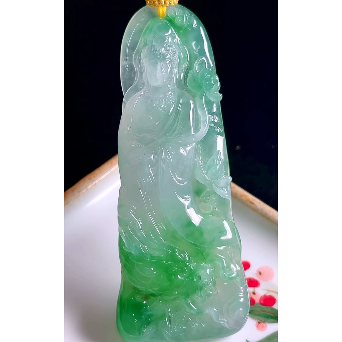 缅甸天然A货玉石翡翠 老坑冰种手工精雕阳绿站观音吊坠