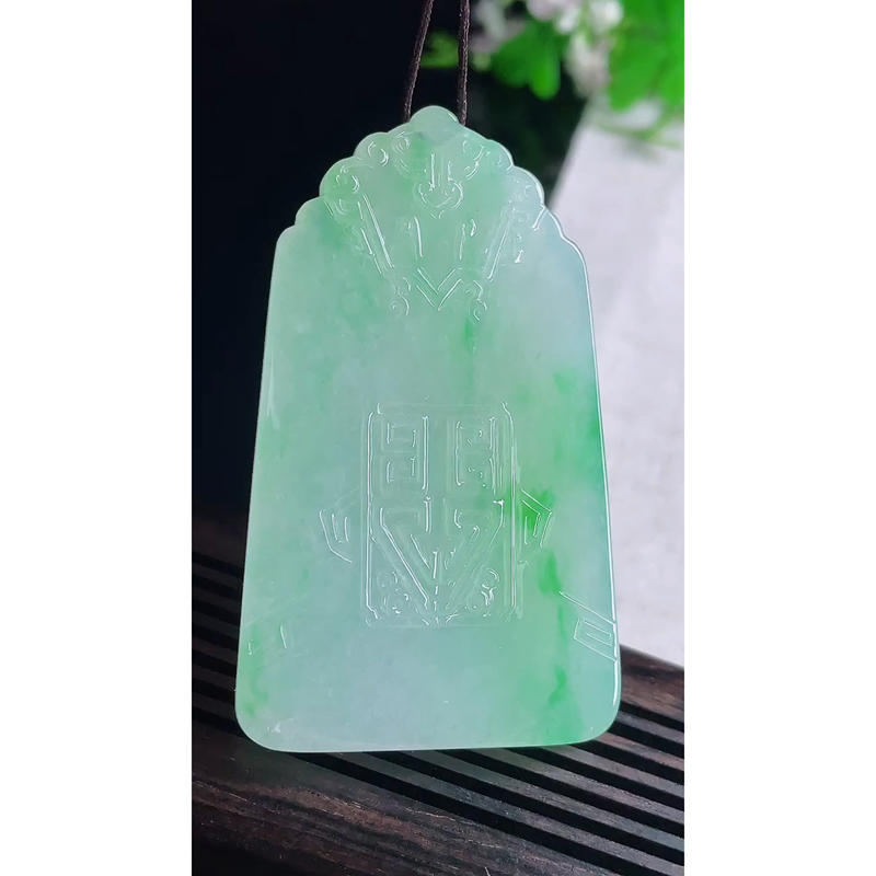 缅甸天然A货玉石翡翠 老坑冰种 手工精雕 阳绿仿古无事牌吊坠