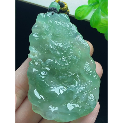 缅甸天然A货玉石翡翠 老坑冰种手工精雕飘阳绿龙牌吊坠