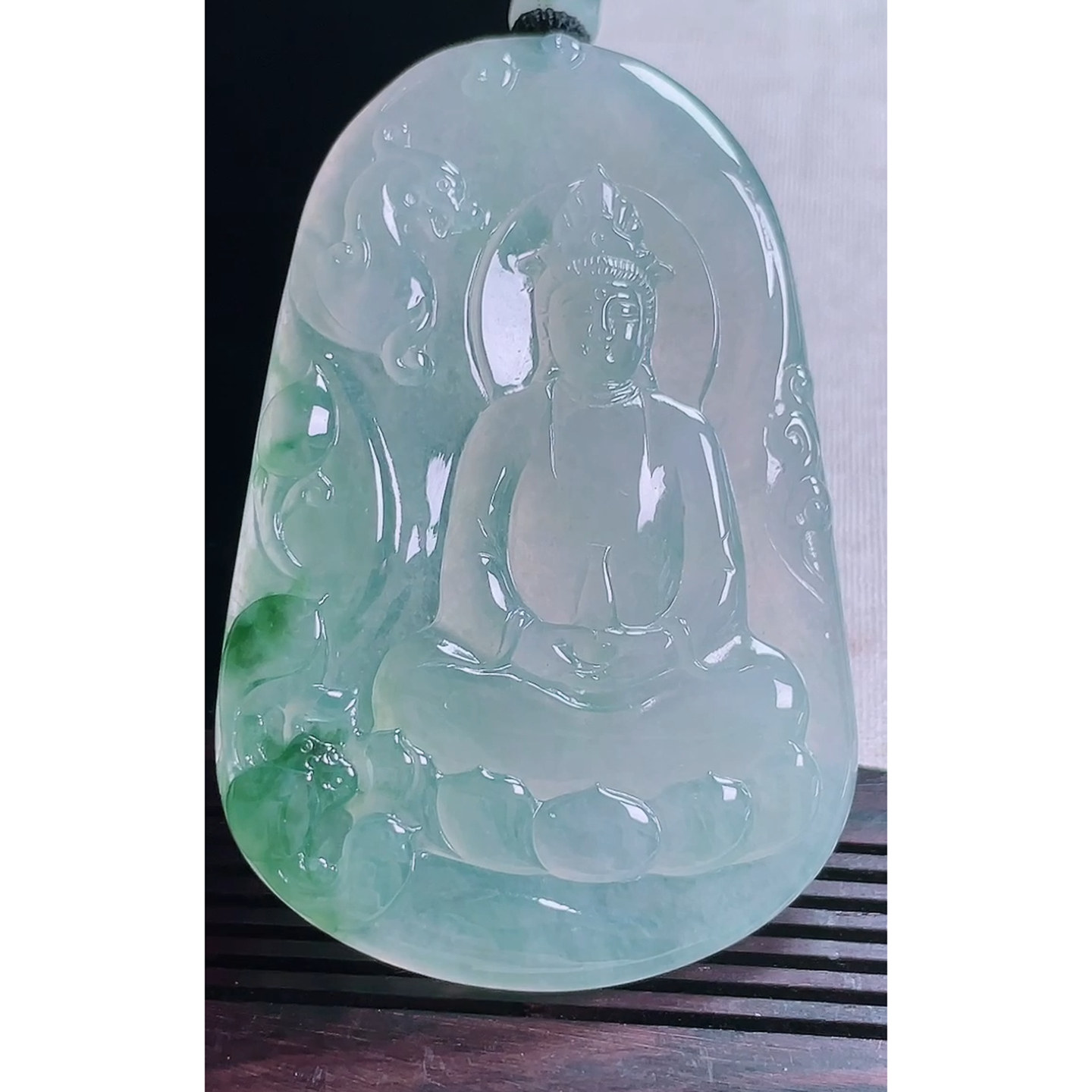 缅甸天然A货玉石翡翠 老坑冰种 手工精雕 飘花素衣观音吊坠