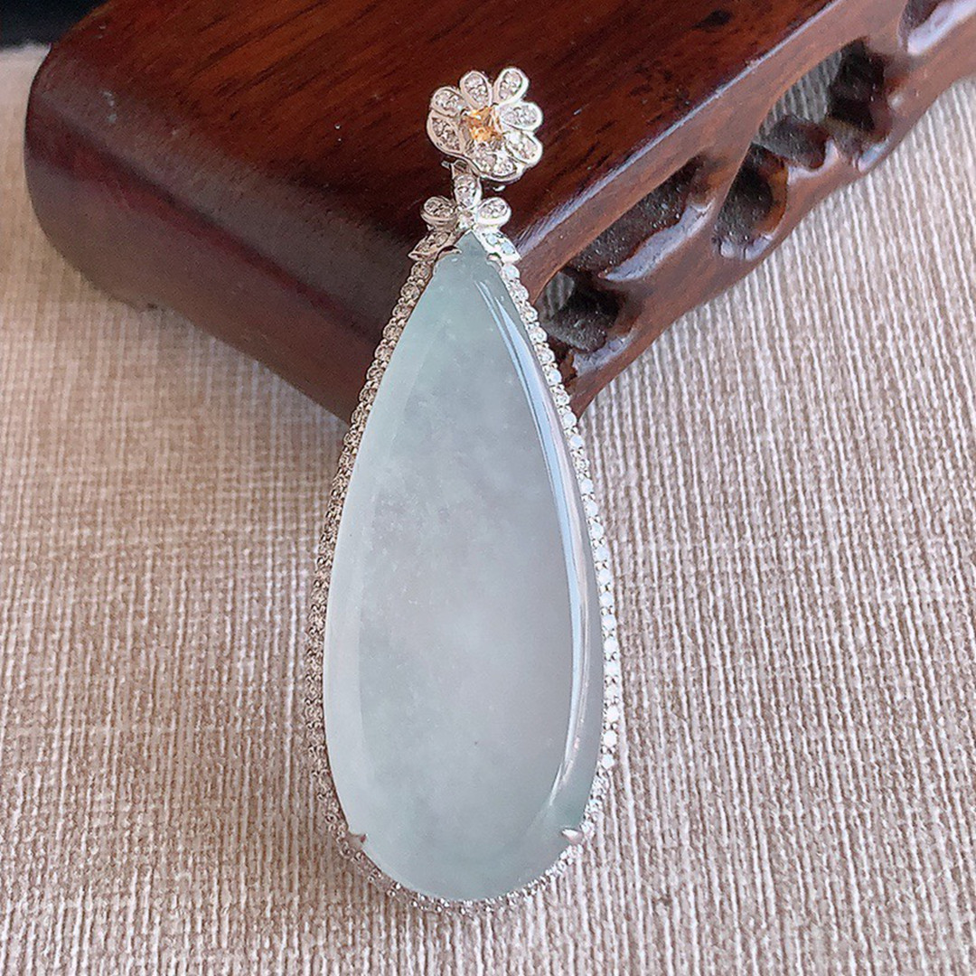 缅甸天然A货玉石翡翠 老坑冰种 手工精雕18K金伴钻白月光水滴吊坠