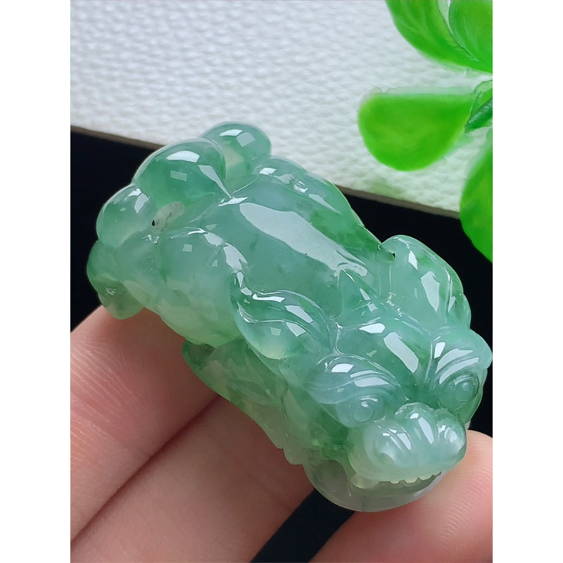 缅甸天然A货玉石翡翠 老坑冰种 手工精雕 飘花貔貅吊坠