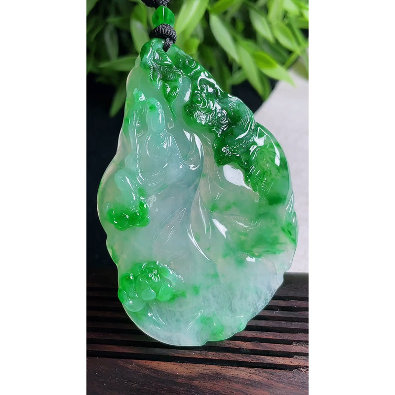 缅甸天然A货玉石翡翠 老坑冰种 手工精雕 阳绿御龙观音吊坠