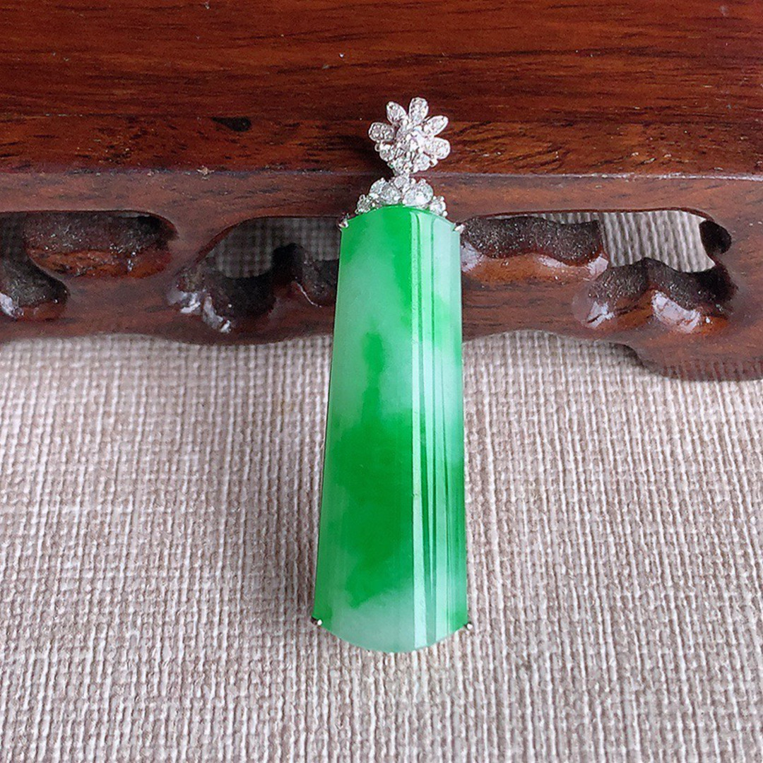 缅甸天然A货玉石翡翠老坑冰种手工精雕18K金伴钻飘阳绿无事牌吊坠