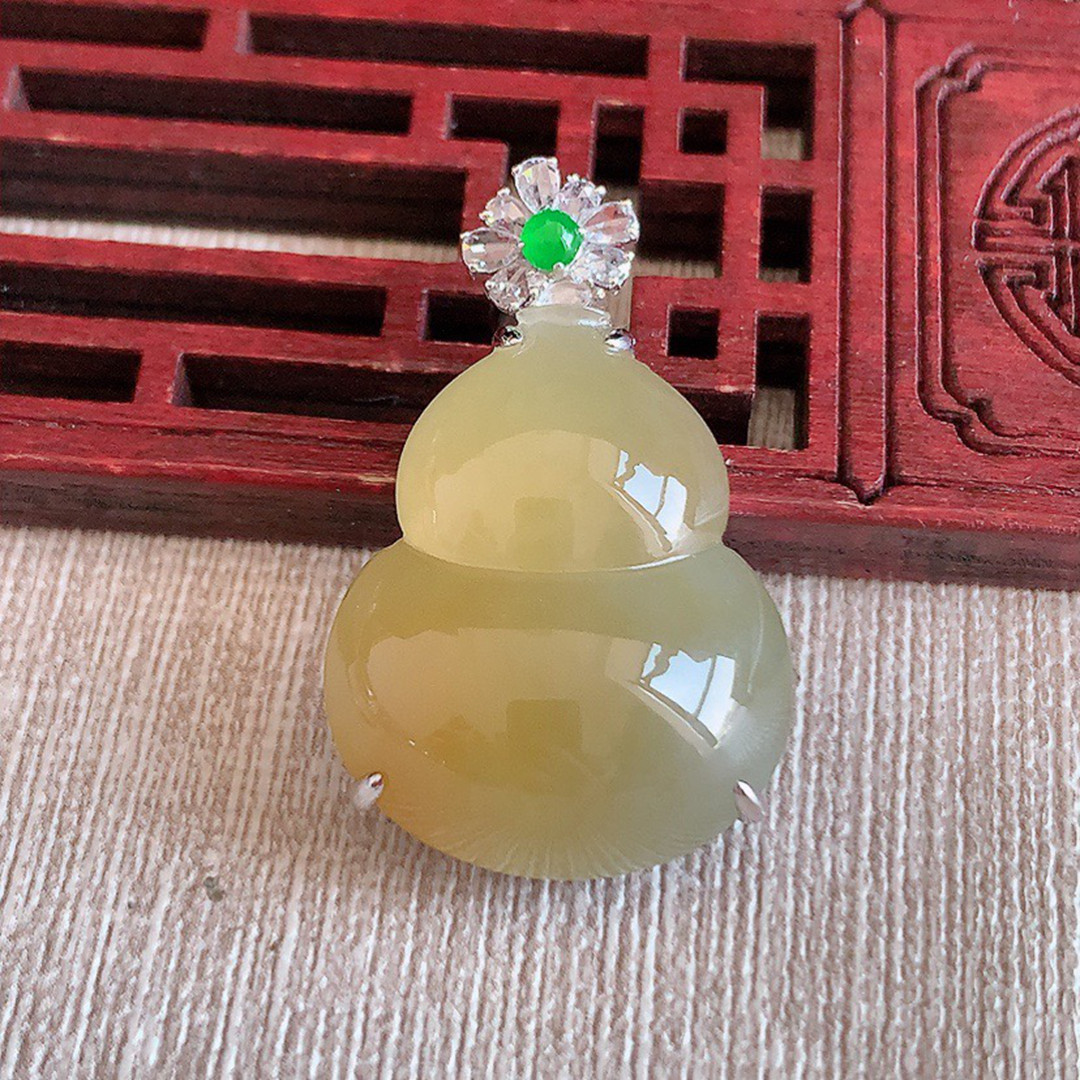 缅甸天然A货玉石翡翠 老坑冰种 手工精雕 18K金伴钻黄翡葫芦吊坠