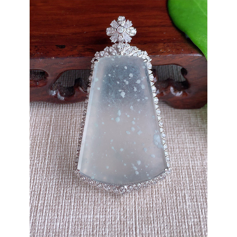 缅甸天然A货玉石翡翠老坑冰种手工精雕18K金伴钻白月光无事牌吊坠