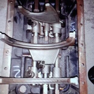 法士特变速箱上盖总成 9JSD200TA-1702015