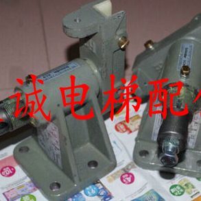 电梯配件5400AP H2轿厢主轨导靴T15导靴靴衬货梯杂物梯导靴