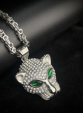 新款嘻哈镶绿钻眼睛豹子头吊坠项链情侣嘻哈钛钢项链男女轻奢饰品