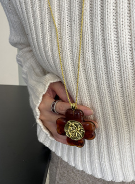博主同款复古棕色四叶草金币吊坠项链女秋冬高级感百搭长款毛衣链