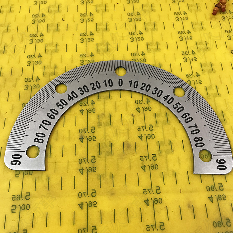 中分半圆刻度盘分度测量尺带孔量角器185x120x2 D025直销恒久万丰
