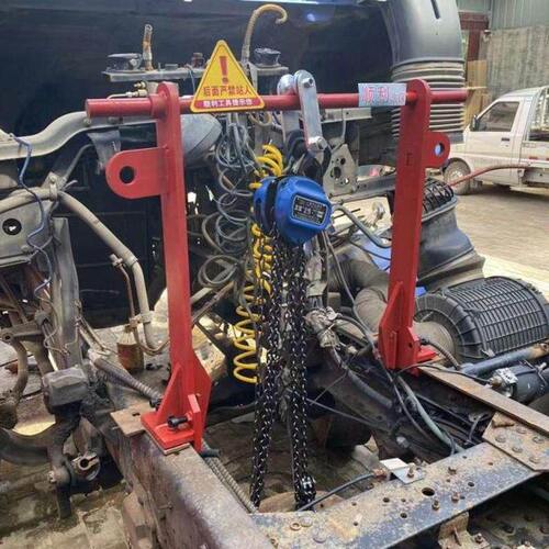 货车半挂车变速箱吊架带滑轮自卸车翻斗车变速箱托架吊架牙箱吊架