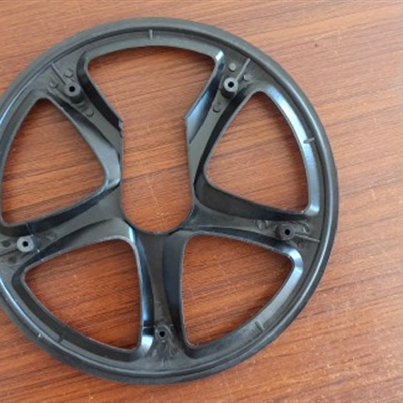 自行车护盘40-42牙5孔相邻孔距是8.5厘米黑Q色塑料材质护盘牙盘盖