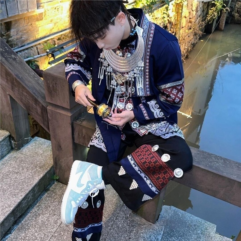 新款苗旅拍服装爆款刺绣套装少女贵州苗疆苗族服饰少数民族写真