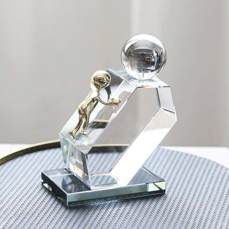 创意几何水晶攀爬小金人雕塑人物摆件样板房别墅民宿酒店轻奢饰品