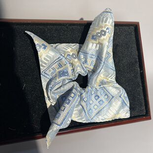 非遗壮锦文创民族风精致爆款方巾发圈赫本风广西壮锦文创