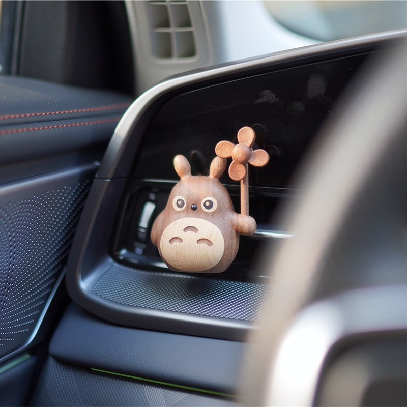 新可爱小龙猫车载香薰出风口精油扩香器汽车香水香氛车内装饰礼物