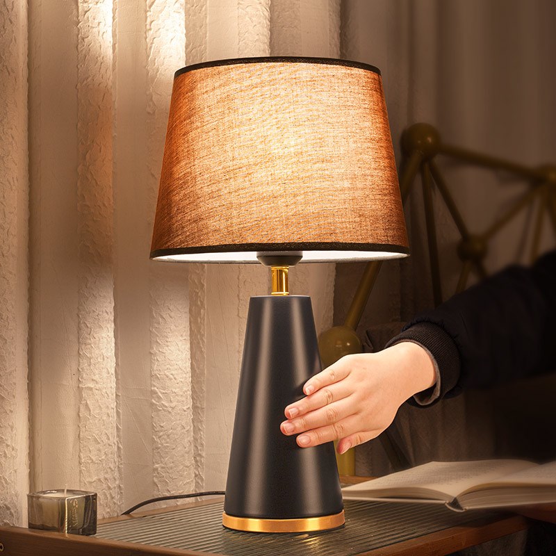 床头台灯现代简约l北欧卧室床头轻奢寝室触摸调光温馨个性浪漫主