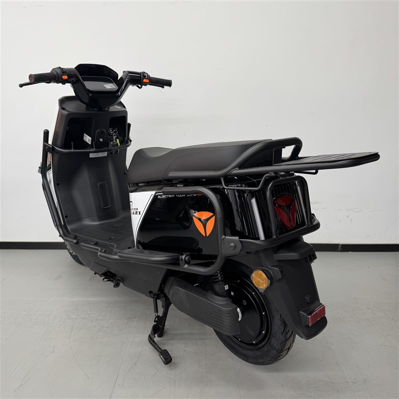 适用雅迪莱卡电动车护杠雅迪莱卡护杠莱卡加厚前后保险杠加固尾架