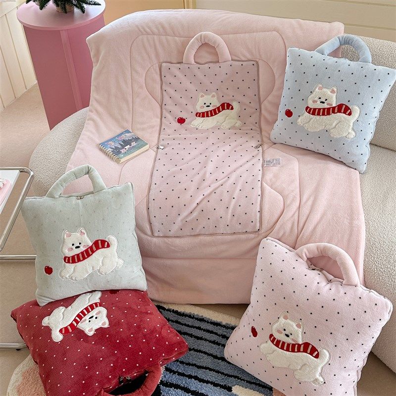 抱枕被子两用牛奶绒加厚保暖办公室午睡沙发盖毯可爱小狗枕头冬被