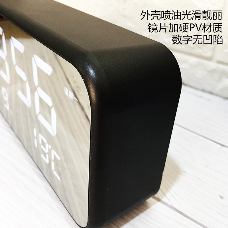 创意时尚简约LED时钟客厅卧室床头夜光静音台钟闹表电子数字发光