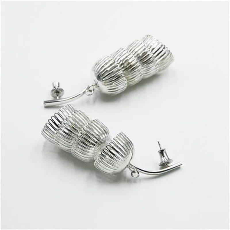 2022年新款时尚小众设计潮流乐章仿珍珠K耳环手工原创设计质感耳