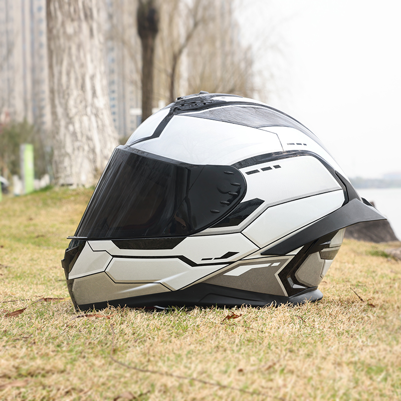 ORZ新3C认证摩托车头盔男w女全盔冬季蓝牙四季大尾翼机车跑盔DOT