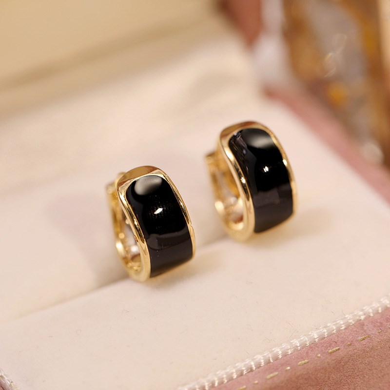 2022年新款潮气质时尚港风黑色滴油耳扣网红简约小众设.计感耳环