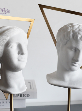 现代轻奢简约三角金属白色树脂雕塑摆件雕像艺术感潮流桌面装饰品