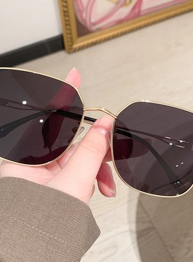 茶色墨镜女款2023新款显脸小开车防晒防紫外线级感太阳眼镜女士