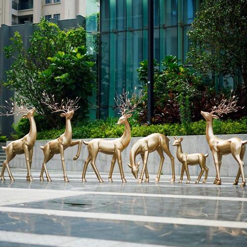 仿铜梅花鹿摆件玻璃钢动物麋鹿雕塑大型户外商场公园林景观小品区