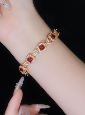 轻奢法式红色方糖手链p女时尚小众设计感个性网红通勤手链直播热